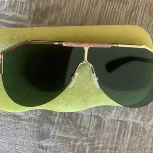 Authentic GUCCI Sunglasses/shield. Made in Italy. GG 0584 S 002 Buy Gucci GG0584S 002 Gold-Havana/Green Sunglasses at best  main image 4
